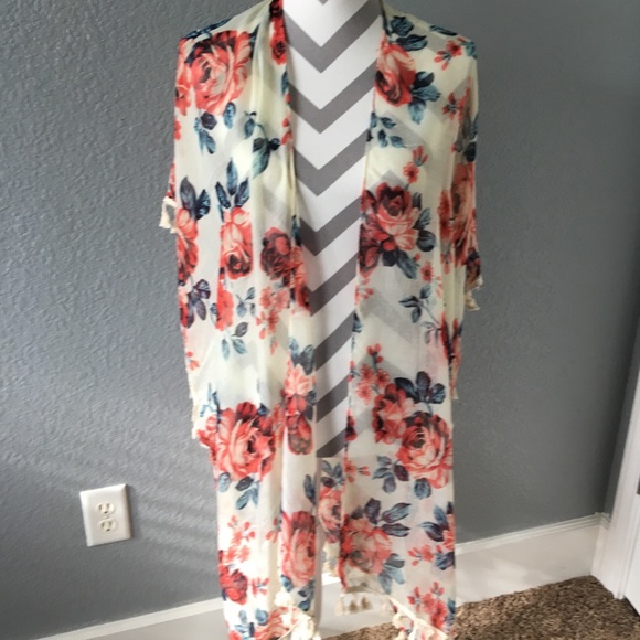 White Floral Tassel Kimono - Picture 4 of 6